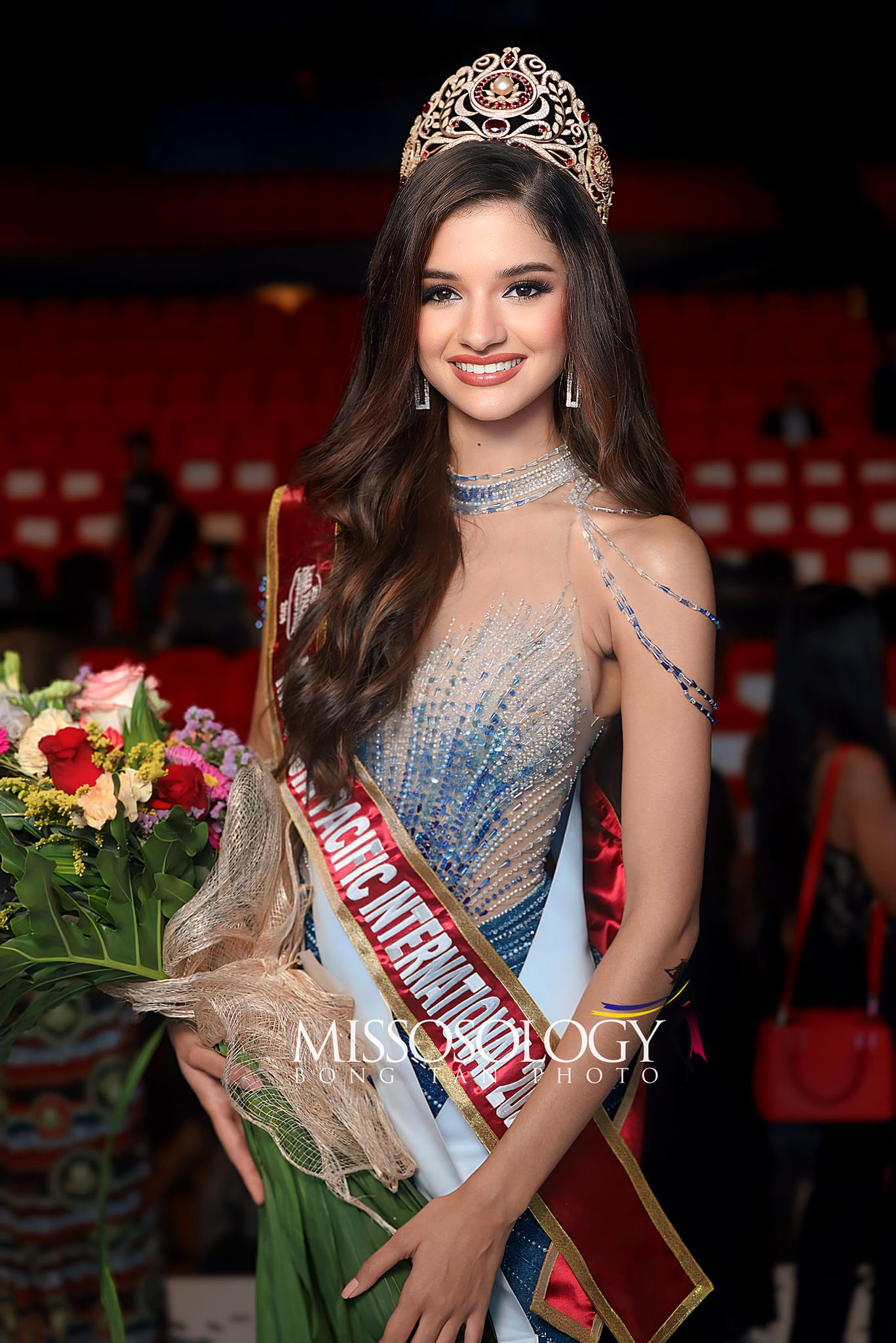 usa vence miss asia pacific international 2024. Dpe2HS2