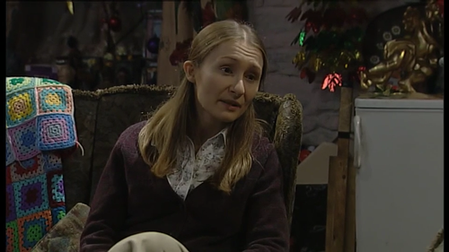 cap Emmerdale Episode 3937 (Jan 2 2005) PDTV x264 00 13 19 05.png