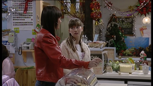 cap Emmerdale Episode 3937 (Jan 2 2005) PDTV x264 00 02 19 03.png