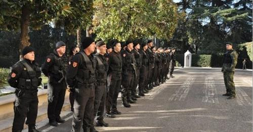 15733296672776875930?url=https%3A%2F%2Fshqiptarja.com%2Fuploads%2F539x308%2F1703862207 gardaerepubli.jpg