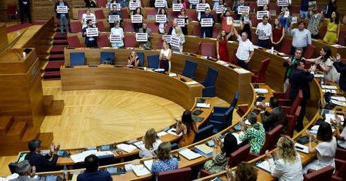 2667174318937812522?url=https%3A%2F%2Fimg.rtve.es%2Fimagenes%2Fpp vox aprueban cortes valencianas le.jpg