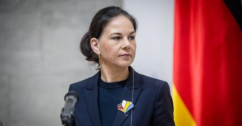 9616867486107695469?url=https%3A%2F%2Fimgcdn.oe24.at%2FGettyImages 2153993044.jpg%2FconsoleMadonnaNo.jpg