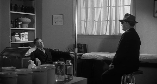cap Roger Corman (1957) Not of This Earth 00 05 00 04.png