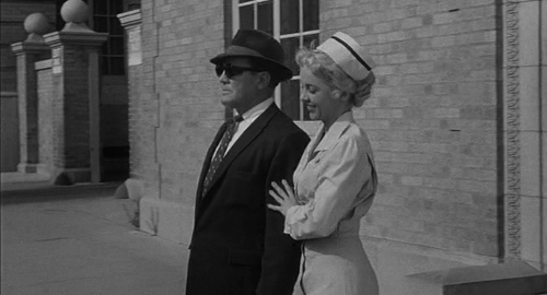 cap Roger Corman (1957) Not of This Earth 00 08 58 06.png