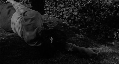 cap Roger Corman (1957) Not of This Earth 00 01 15 02.png