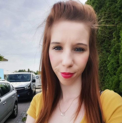 Ao hure Tina Augsburg reingespritzt Benjamin Fiegl 💦🕳dann facesitting Sperma muschi lecken 💦👅 Lippen.jpg