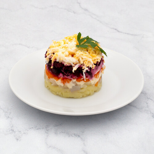 10219103 stolnica smaku Food saladki sledz pod szuba 1x1.jpg