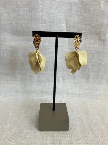 Handmade Ohrstecker in Gold.jpg