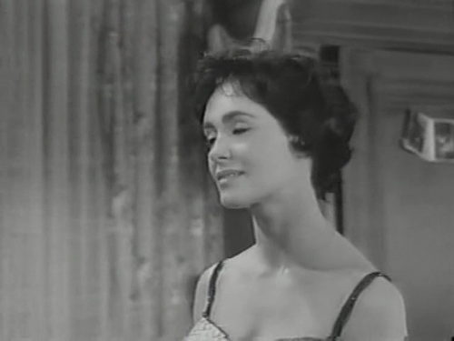 cap Carnival.Rock.1957.AMZN.WEB DL.DDP2.0.H.264 TEPES 00 10 15 05.png