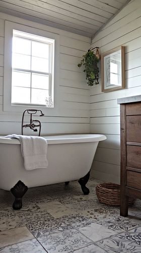 farmhouse bathroom 1685.png