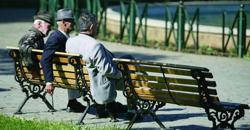 12186661108440958956?url=https%3A%2F%2Fshqiptarja.com%2Fuploads%2F780x440%2F1698299230 pensioniste.j.jpg