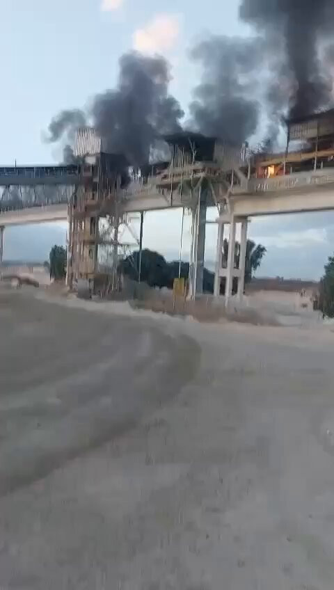 OUXpaPgEJLJm dRG.jpg