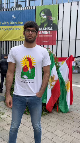 VAzLo15OyWYCPgRO.jpg