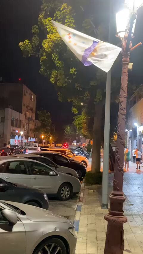 lzW0PqNqm8NEem1H.jpg