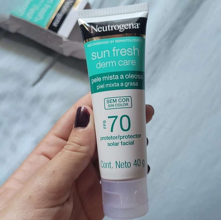 Neutrogena Sun Fresh Protetor Solar Facial Para Pele Oleosa Derm Care Sem Cor FPS 70, 40g