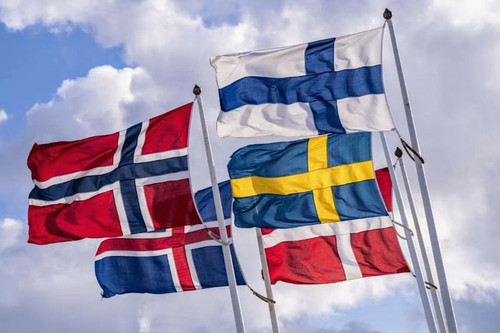 The beautiful Nordic flags with the Nordic Cross
🇳🇴🇫🇮🇮🇸🇩🇰🇸🇪