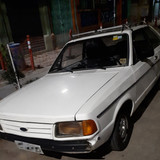 Ford Corcel L '86 branco visto de frente à noite