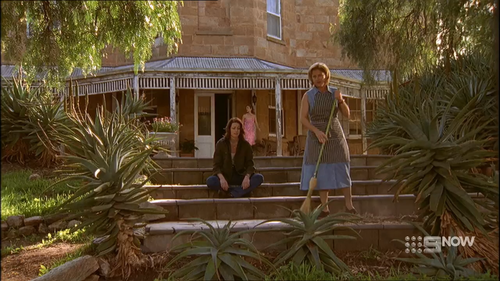 cap McLeod's Daughters S 01 Ep 01 of 22 Welcome Home [720p][DL][TDL] 00 15 00 03.png