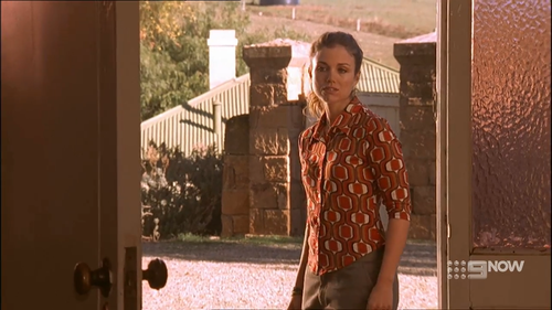 cap McLeod's Daughters S 01 Ep 01 of 22 Welcome Home [720p][DL][TDL] 00 31 03 06.png