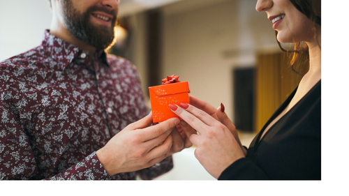 5 Tips to Remember When Buying the Best Wedding Gifts.png