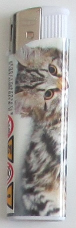 zapalovač DURA kočka 1 (ležící).jpg
