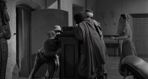 cap Abbott.And.Costello.Meet.The.Mummy.1955.1080p H264 AC3 DD2.0 00 29 08 03.png