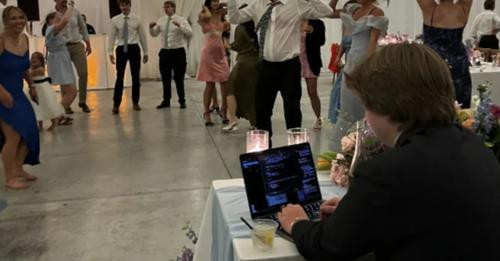 4038951204552365914?url=https%3A%2F%2Fnoa.al%2FnewsImages%2F2024%2F10%2Fdhendri.jpg&fb obo=1&utld=no.jpg