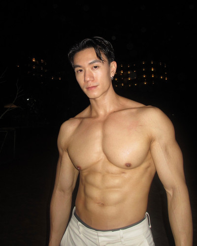 Photo by Chanpisut Nikhomdecha on September 08, 2024. Có thể là hình ảnh về 1 người và đang tập thể .jpg