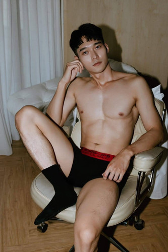 GXNJ09DbQAAT4iI.jpg