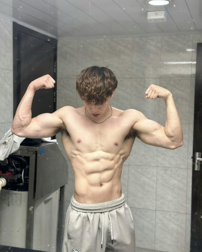 GYDN 46bsAAxcan.jpg