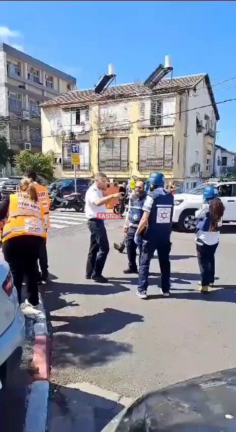 Q1WMk8Xhg V NG4C.jpg