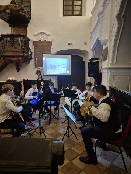 598825925 26369779892609695 2029277526612637621 n.jpg?stp=cp6 dst jpg s590x590 tt6& nc cat=109& nc c.jpg