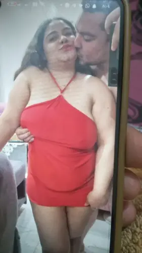 البوم كامل مصري ومراته اللبن لسه عرسان جداد العرص يصورها وهو نازل بوس و نيك في كسها في اكتر من وضعيه