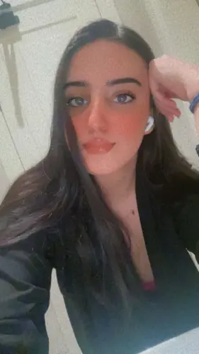 مصريه كيوت زى القمر من البنات الهاي كلاس بتعرض لصاحبها بزازها و كسها الصغير اخر هيجان 8 576x1024