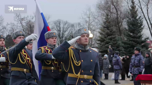 9EzoRhxg7fXdfE 5.jpg