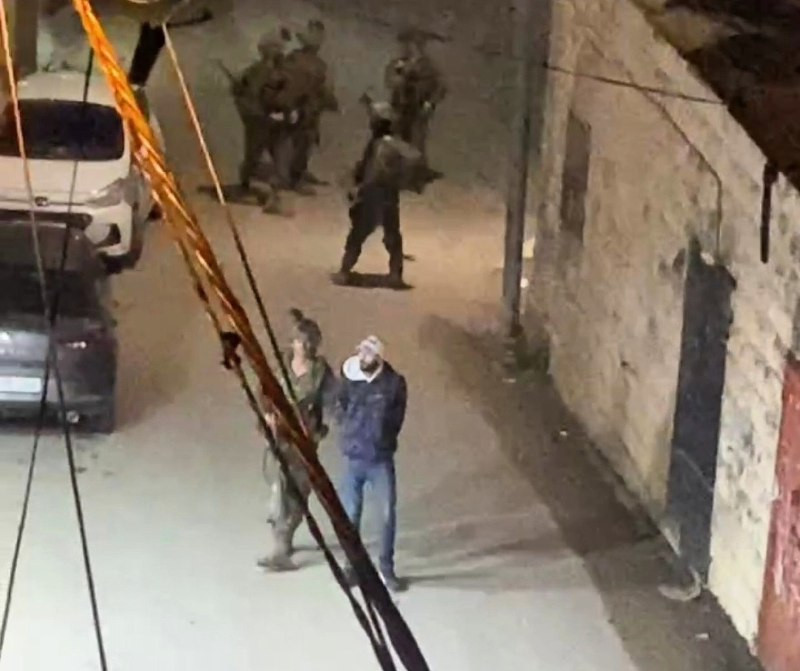 قوات الاحتلال تقتحم بلدة قباطية جنوب جنين وتحتجز شابًا خلال عملية الاقتحام المستمرة....