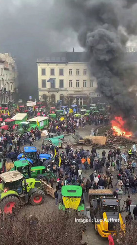 C S6JXHFLg29iSXp.jpg