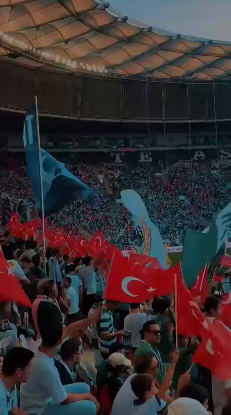 Kb96iraQZWFwiq6N.jpg