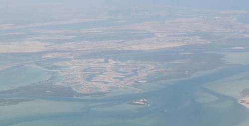 Abu Dhabi air port live landing complete video 1 15 screenshot.png