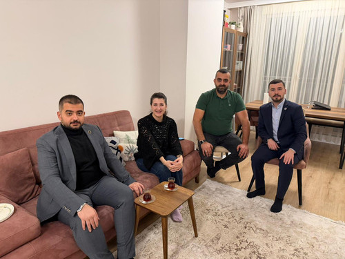 G8joIHAW4AEDWf9.jpg