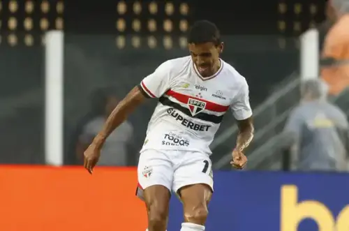 Luiz Gustavo enfrenta tempestade no São Paulo: problemas de saúde e declarações polêmicas à vista