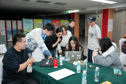 G8Svae9aMAATO76.jpg