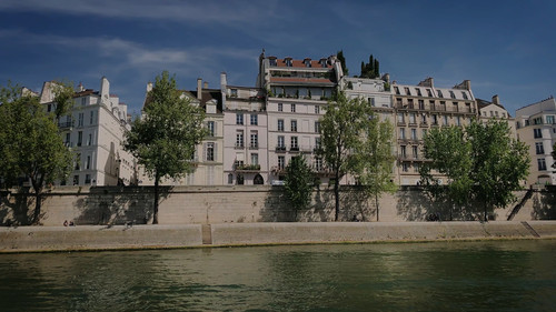 Emily.in.Paris.S03E01.I.Have.Two.Lovers.2160p.NF.WEB DL.CZ EN.DD+5.1.DoVi.HDR.H.265 MissCollins.mkv 