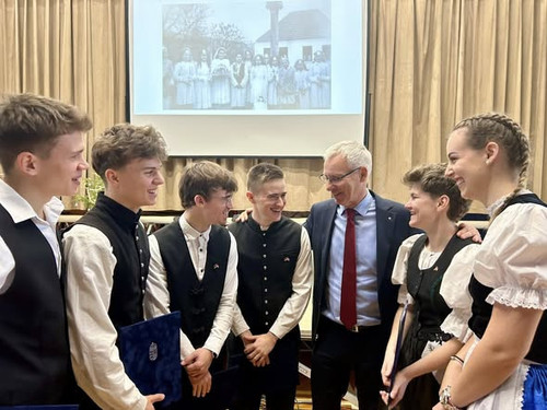 603046527 1464419375686116 5200744775821870328 n.jpg?stp=cp6 dst jpg s590x590 tt6& nc cat=108&ccb=1 .jpg