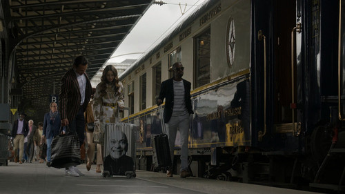 Emily.in.Paris.S02E01.Voulez Vous.Coucher.Avec.Moi.2160p.NF.WEB DL.CZ EN.DD+5.1.DoVi.HDR.H.265 MissC