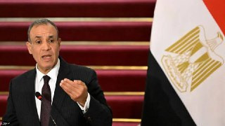 وزير الخارجية المصري أكد على ضرورة الشروع فوراً في جهود إعادة إعمار قطاع غزة وتوفير الدعم الإنساني للشعب الفلسطيني. كما أعرب عن رفض مصر لأي محاولات لف...