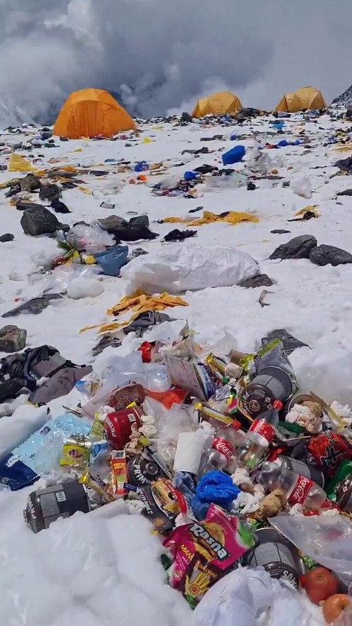 E4 wuknmoqtbHE F.jpg