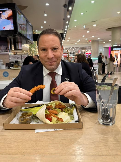 602976734 877722021281974 8777070742299361857 n.jpg?stp=cp6 dst jpg p526x296 tt6& nc cat=107&ccb=1 7.jpg