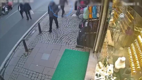 DJOErR7iLcNuetNF.jpg