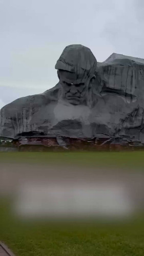 BsD rXzQSyE3m7dQ.jpg